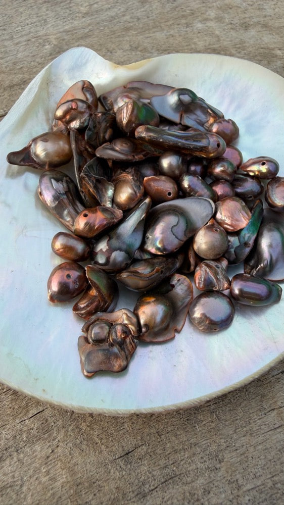 Freshwater Pearls - Red Cedar Baroque