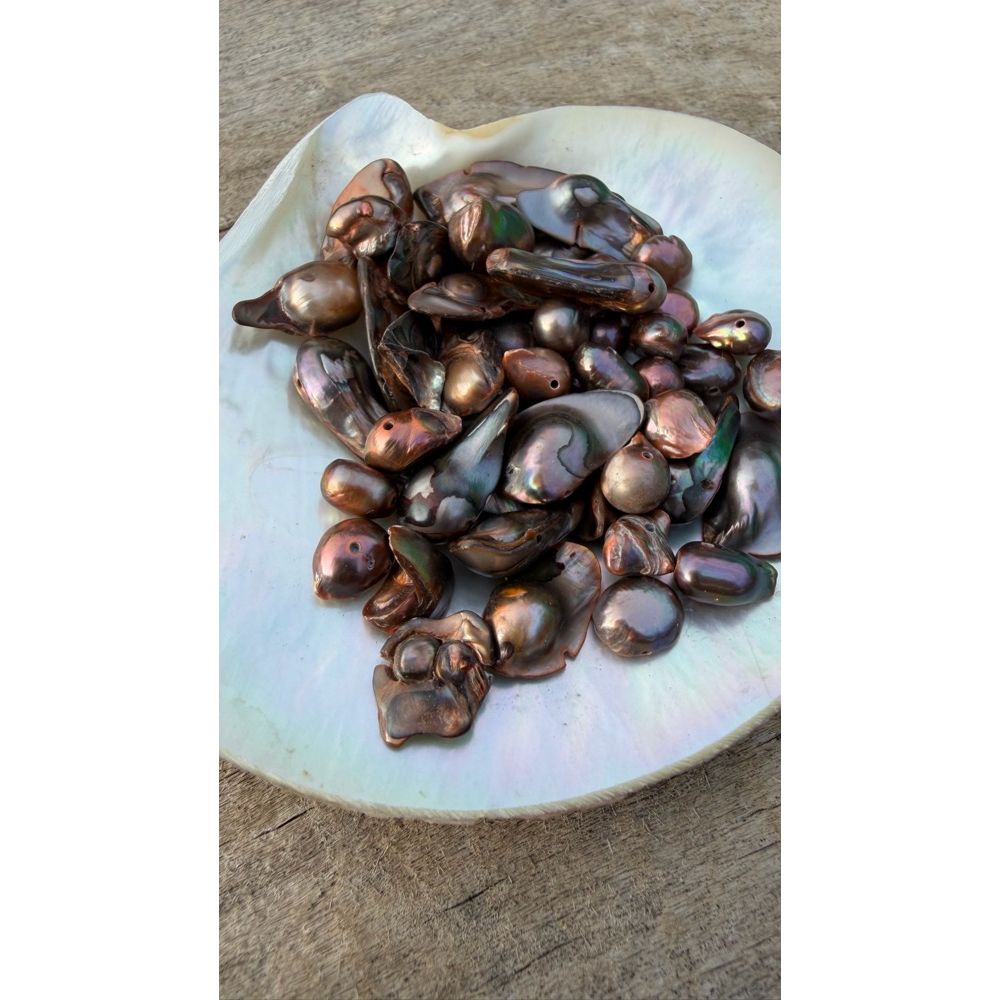 Freshwater Pearls - Red Cedar Baroque