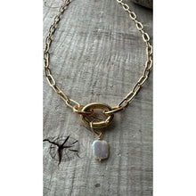 Load image into Gallery viewer, Gold Clasp Necklace
